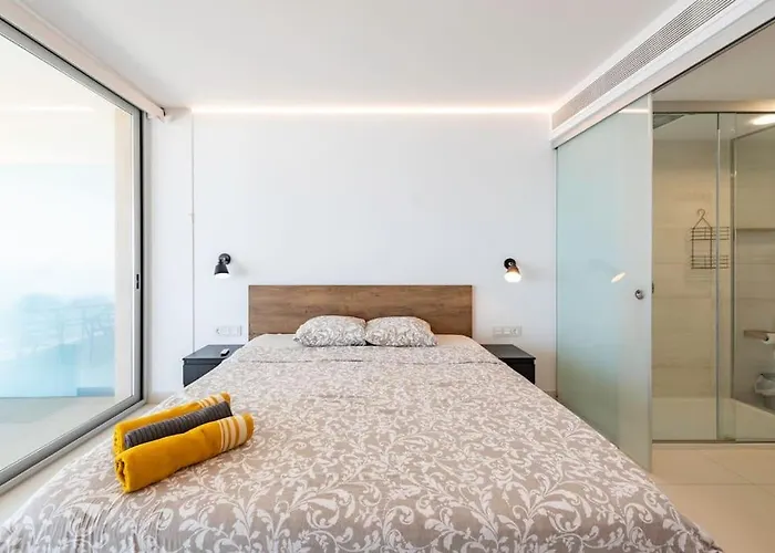 Med1 Luxury Sea View * פואנגירולה